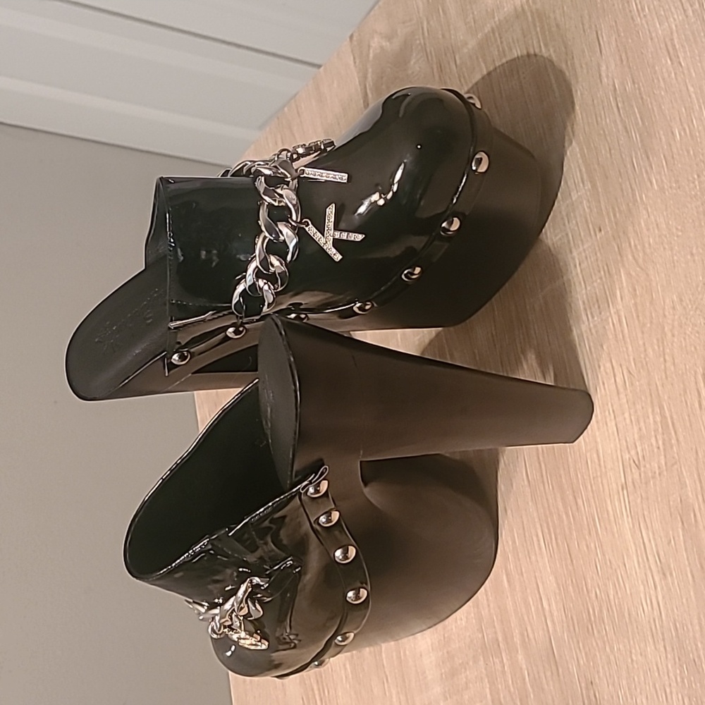 Leather platform clogs - Picture 3 of 3